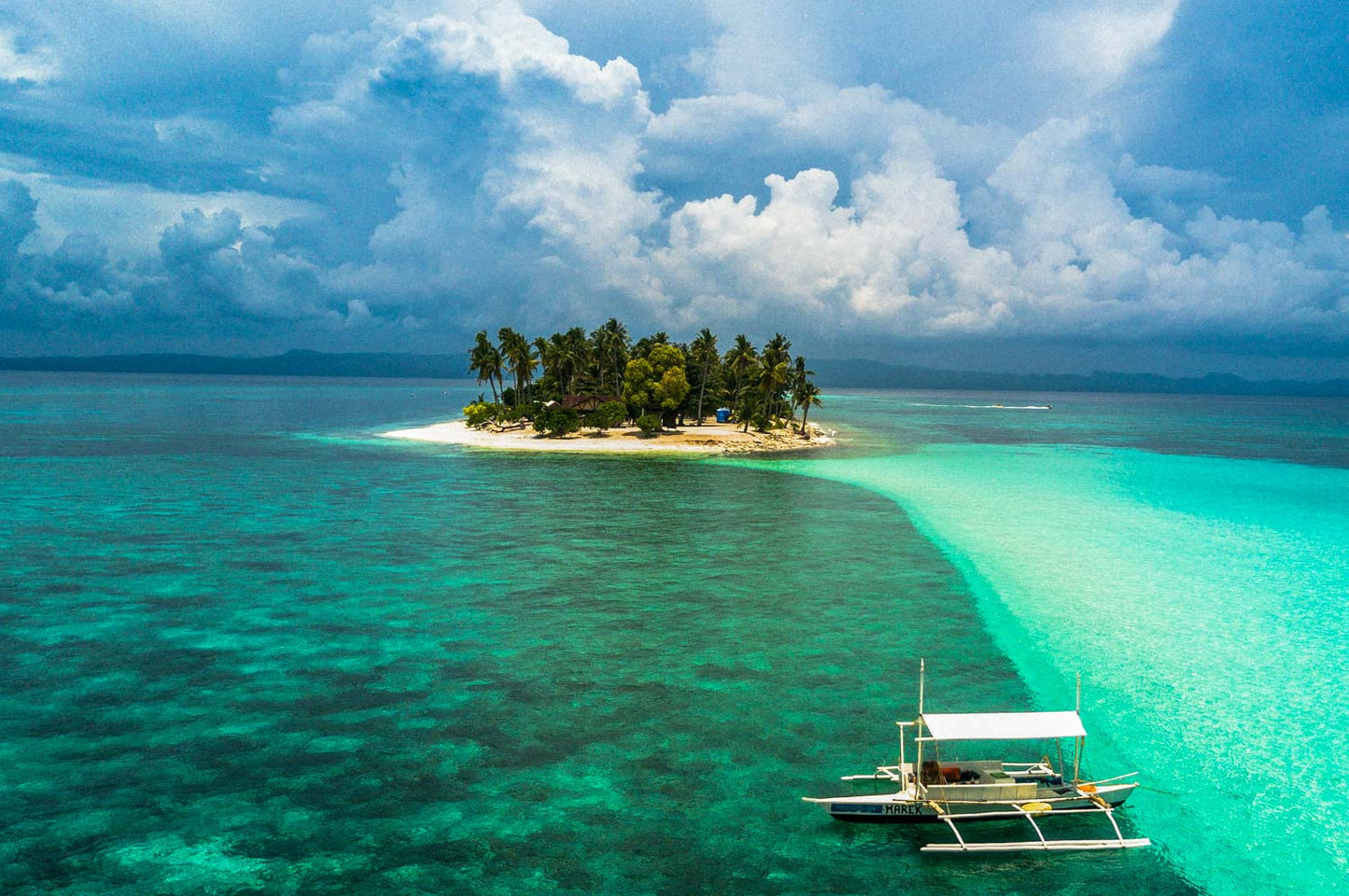 Kalanggaman Island s lodí – Filipíny